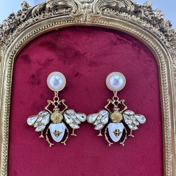 Vintage Honeybee Elegant Gold White Crystal Pearl Bee Earrings - Picture 10 of 11